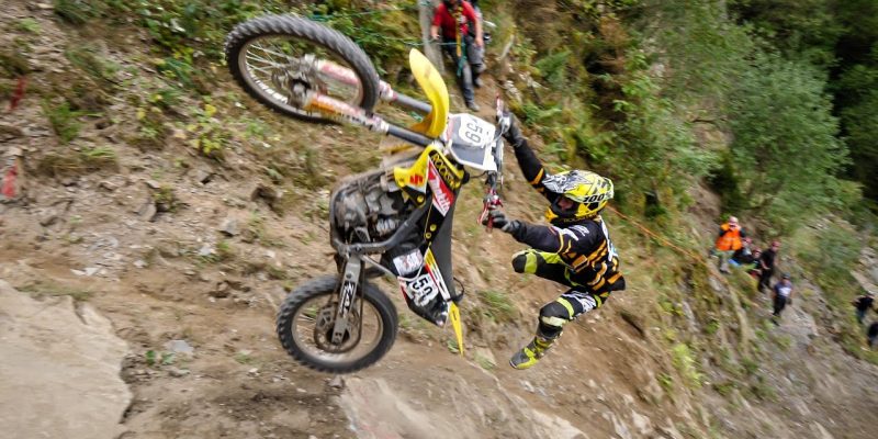 Impossible Climb In Dirt Bike Graveyard