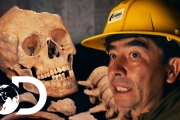 Shocking Artifacts And Human Remains Found In 2000 Year Old Pyramid